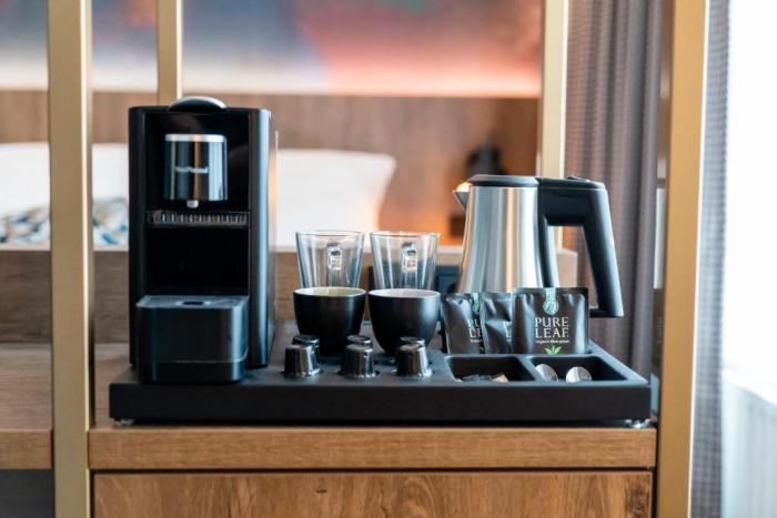 Hotel Haarhuis Arnhem Quarto foto A Nespresso coffee machine in a hotel room